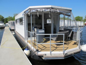 Hausboot HANNA by fewo-plan HENN100